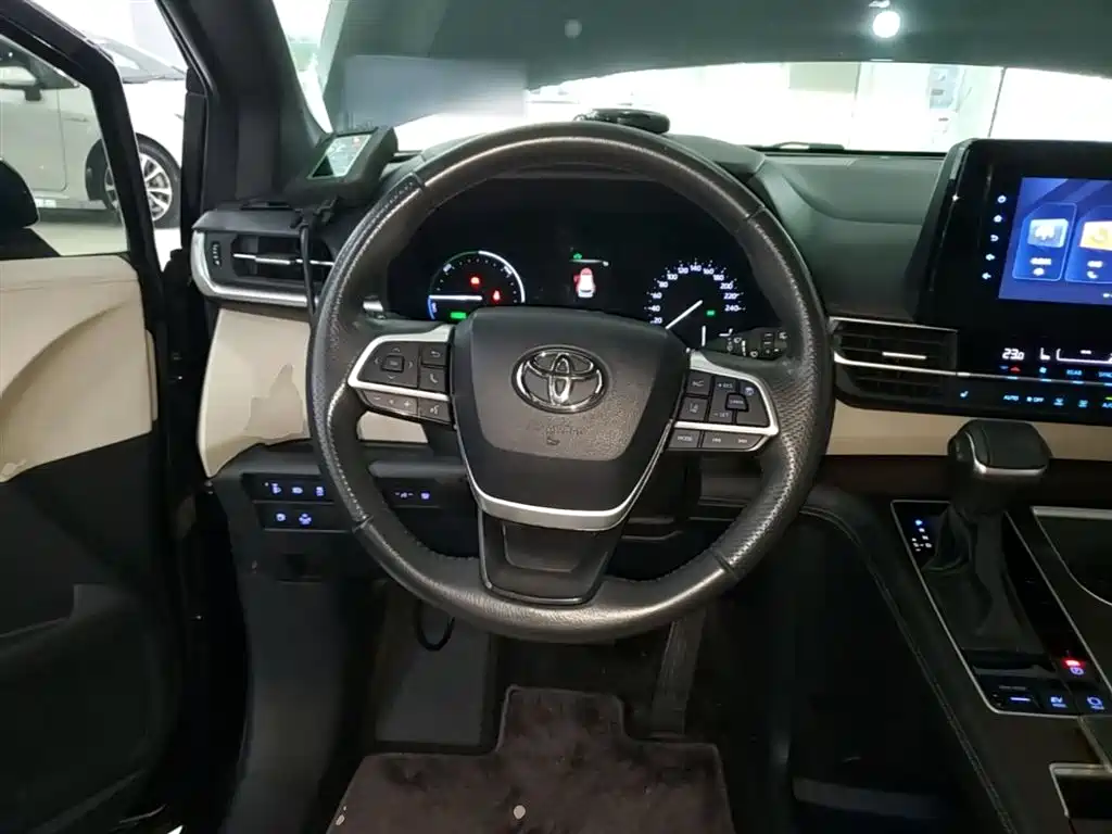 Toyota Sienna 2022 — фото 11