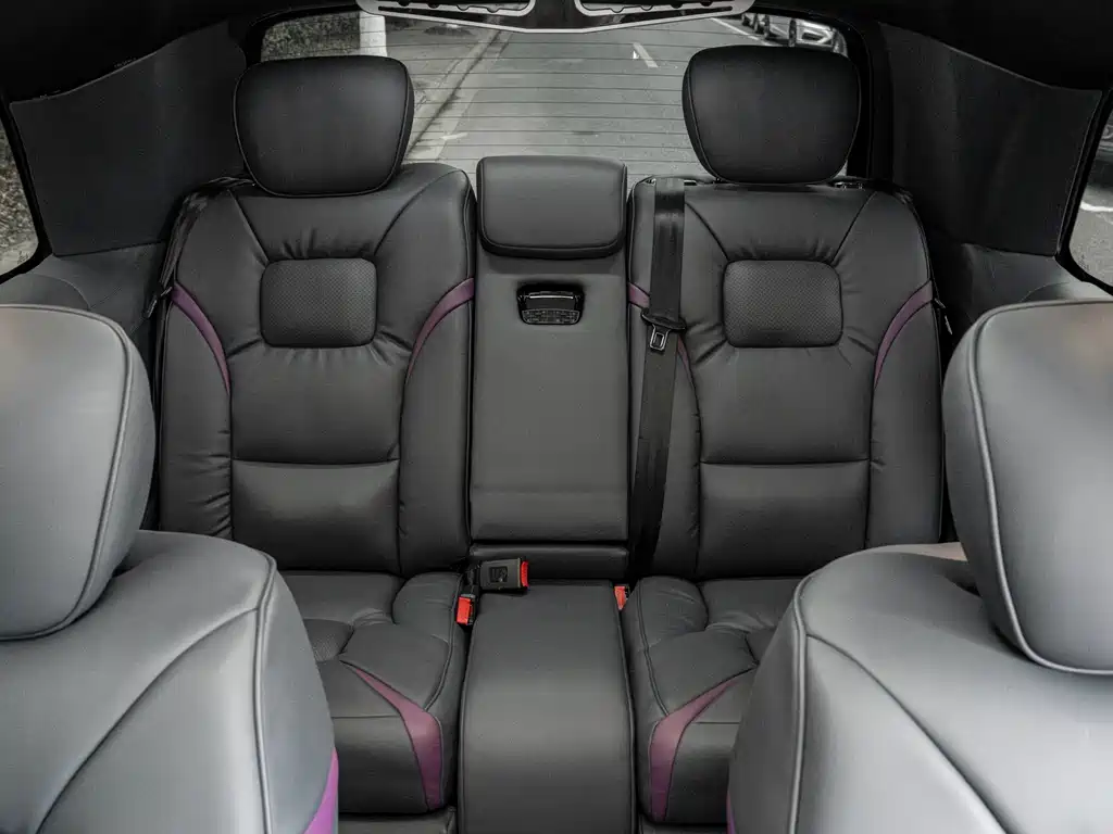 Mercedes-Benz V-Class 2023 — фото 13