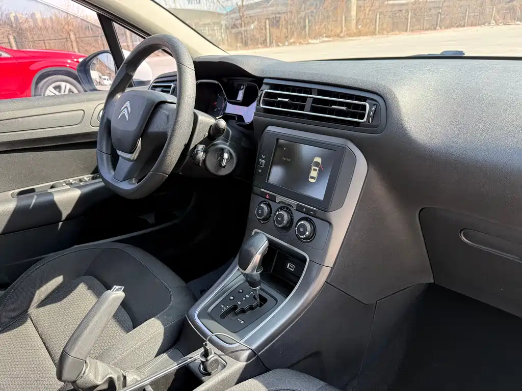Citroen C4 2018 — фото 12