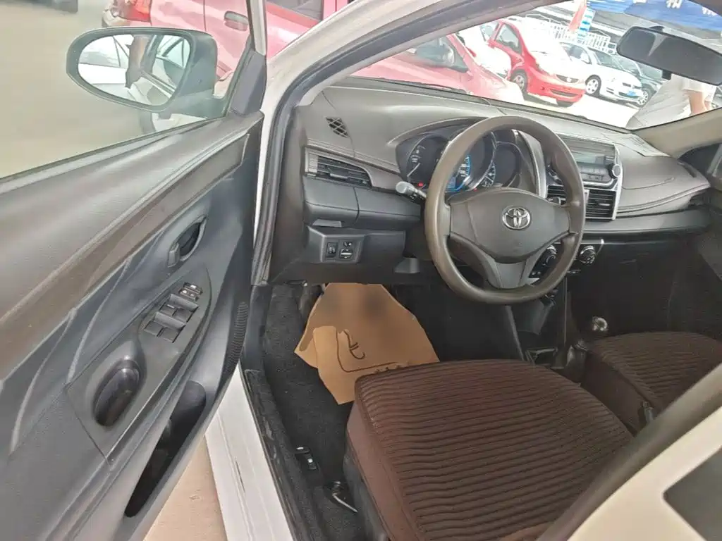 Toyota Vios 2015 — фото 16