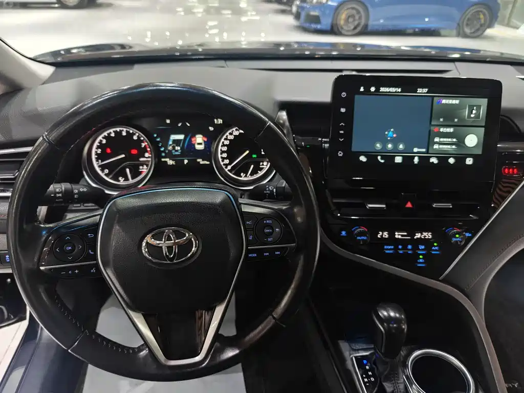 Toyota Camry 2022 — фото 11
