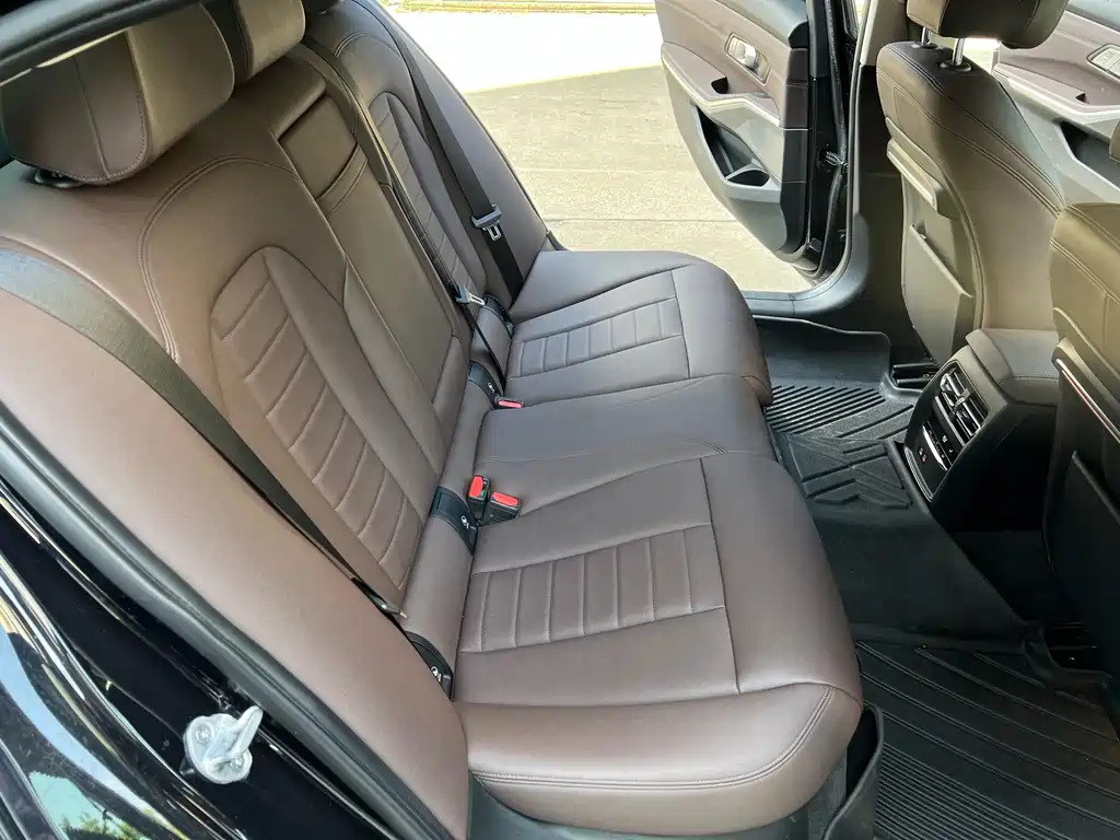 BMW 3 Series 2019 — фото 11