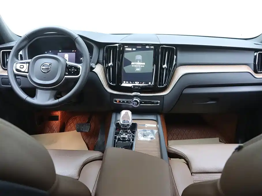 Volvo XC60 2024 — фото 25