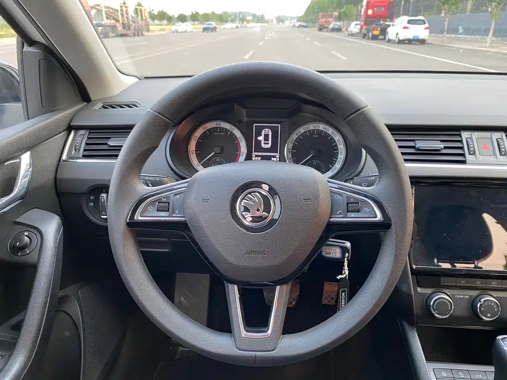Skoda Octavia 2020 — фото 12