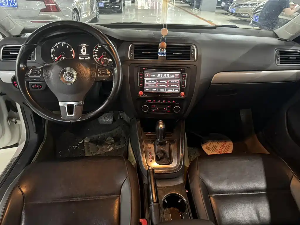 Volkswagen Sagitar 2014