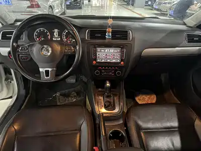 Volkswagen Sagitar 2014
