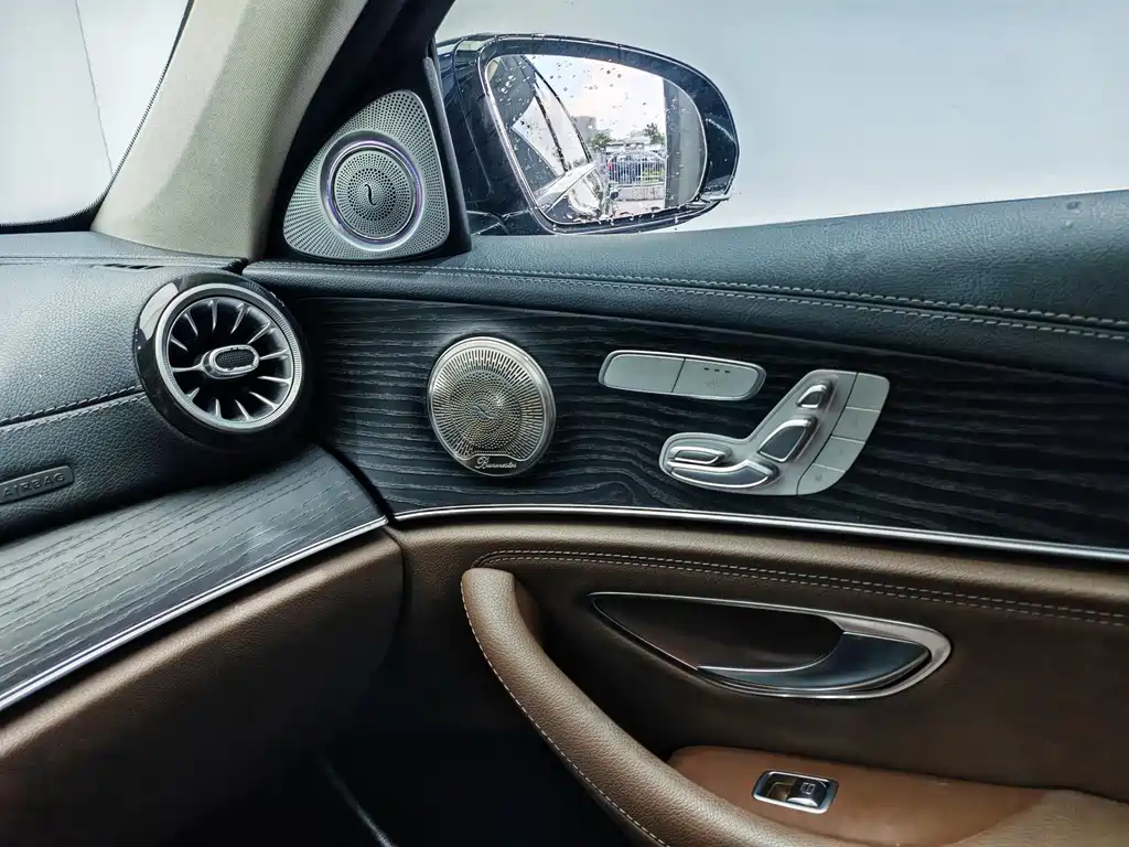 Mercedes-Benz E-Class 2019 — фото 17