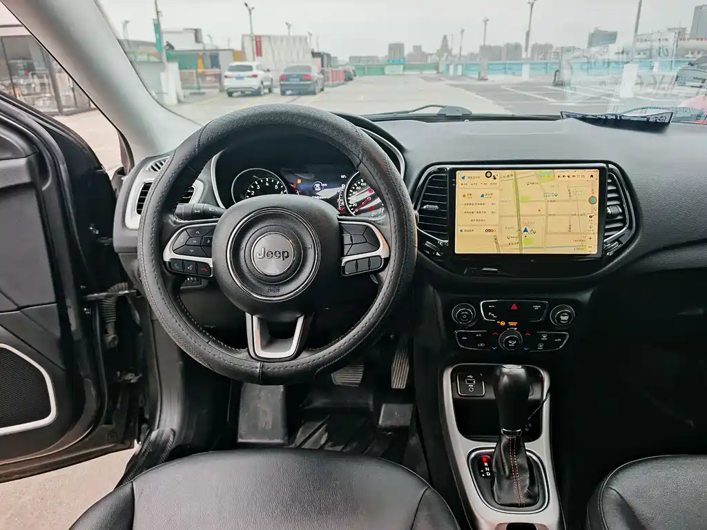 Jeep Compass 2017 — фото 13