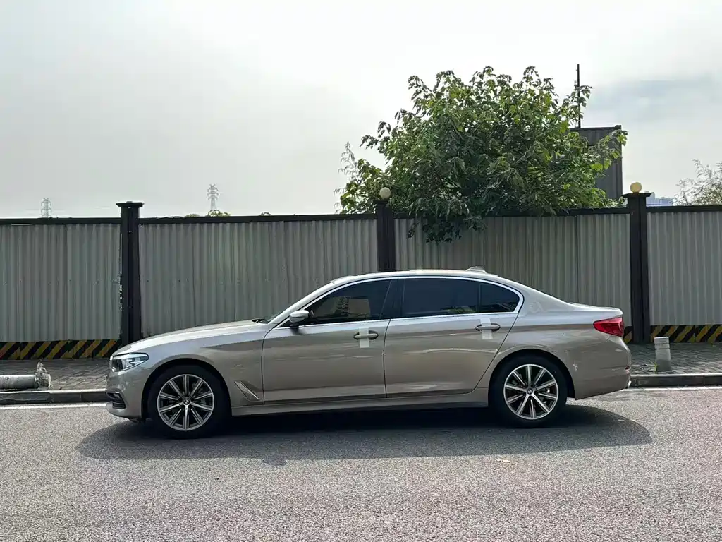 BMW 5 Series 2017 — фото 3