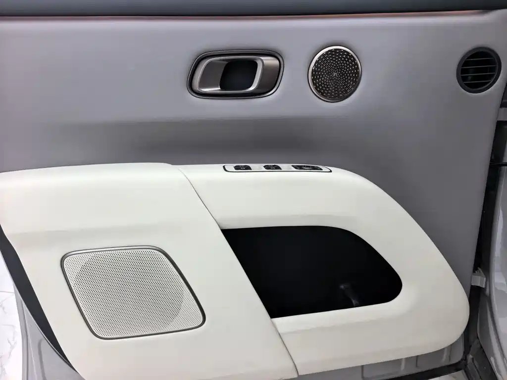 Li Auto i8 2025 — фото 13