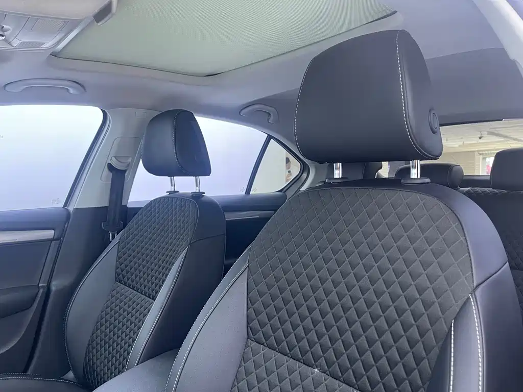 Skoda Octavia 2018 — фото 10