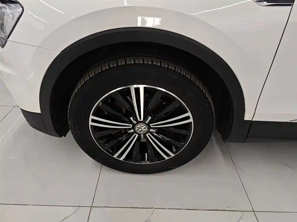 Volkswagen Tiguan L 2020 — фото 23