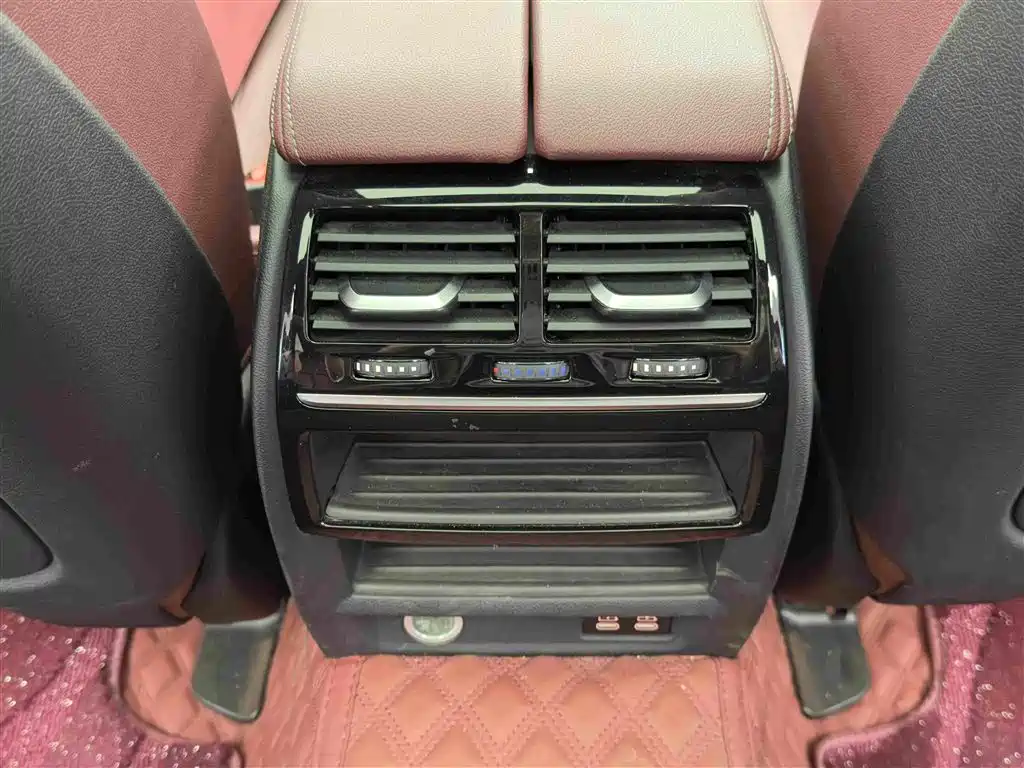 BMW 5 Series New Energy 2020 — фото 10