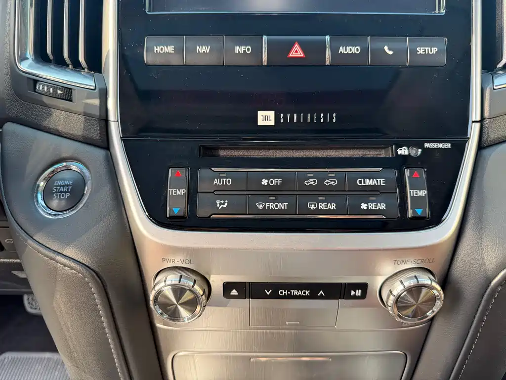 Toyota Land Cruiser 2020 — фото 29
