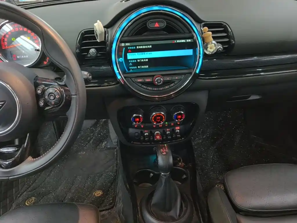 MINI Clubman 2018 — фото 13