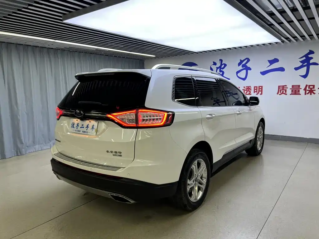 Ford Edge 2016 — фото 18