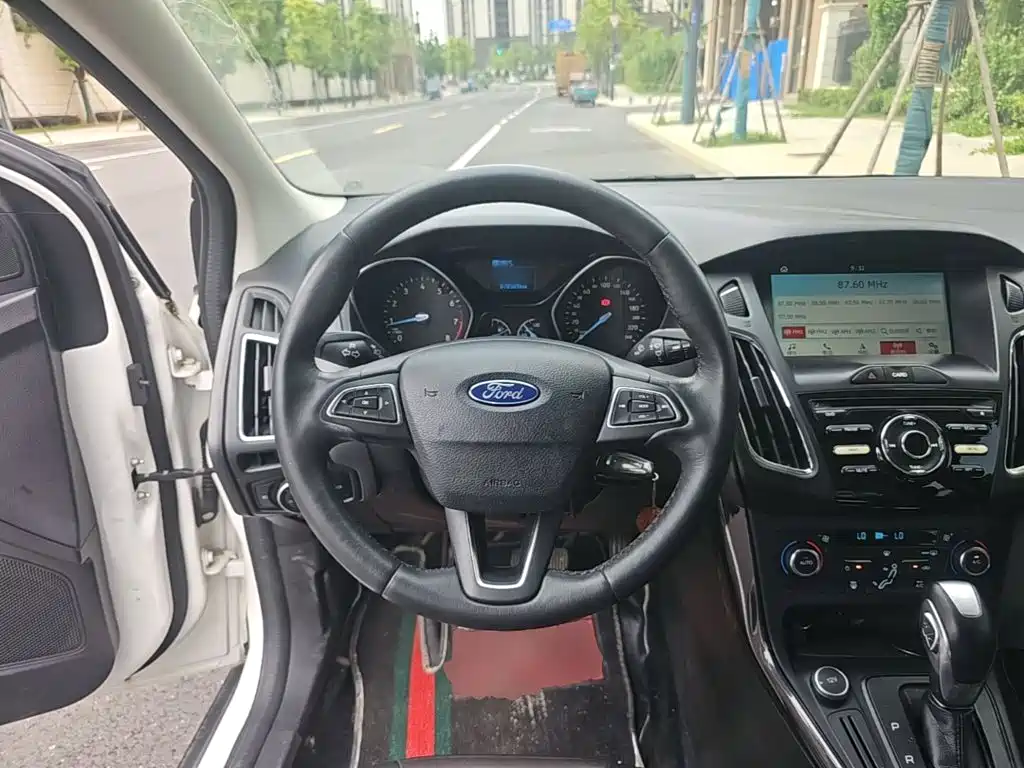 Ford Focus 2017 — фото 11