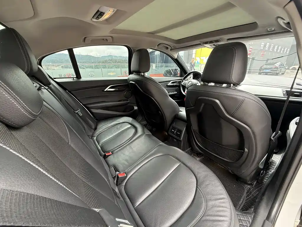 BMW 1 Series 2017 — фото 23