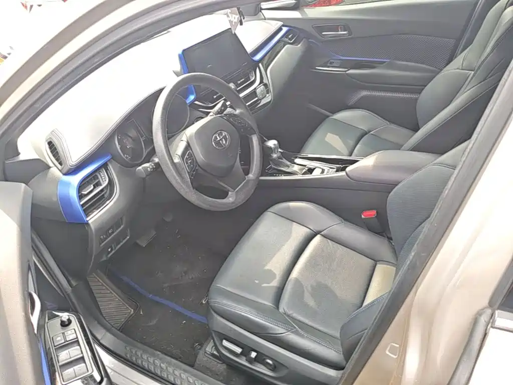 Toyota C-HR 2020 — фото 15
