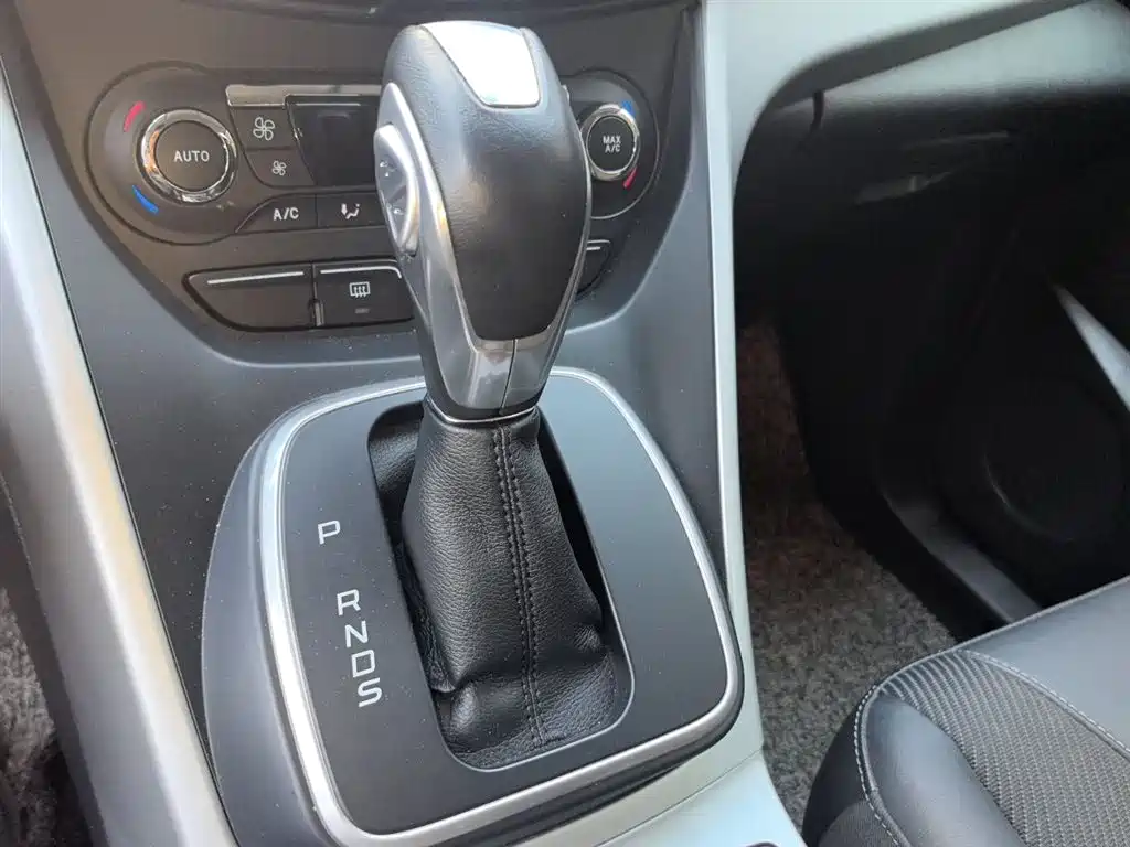 Ford Kuga 2016 — фото 10