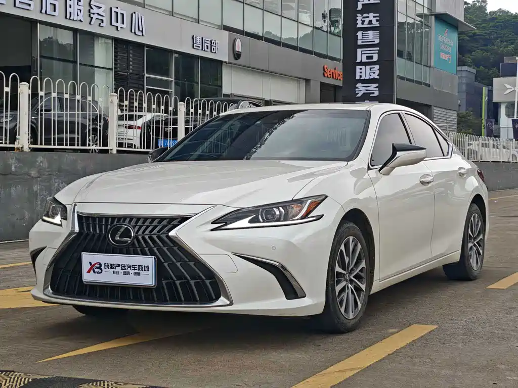 Lexus ES 2023 — фото 1