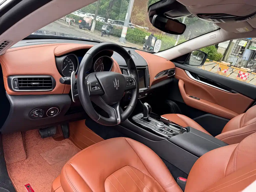 Maserati Levante 2019 — фото 13