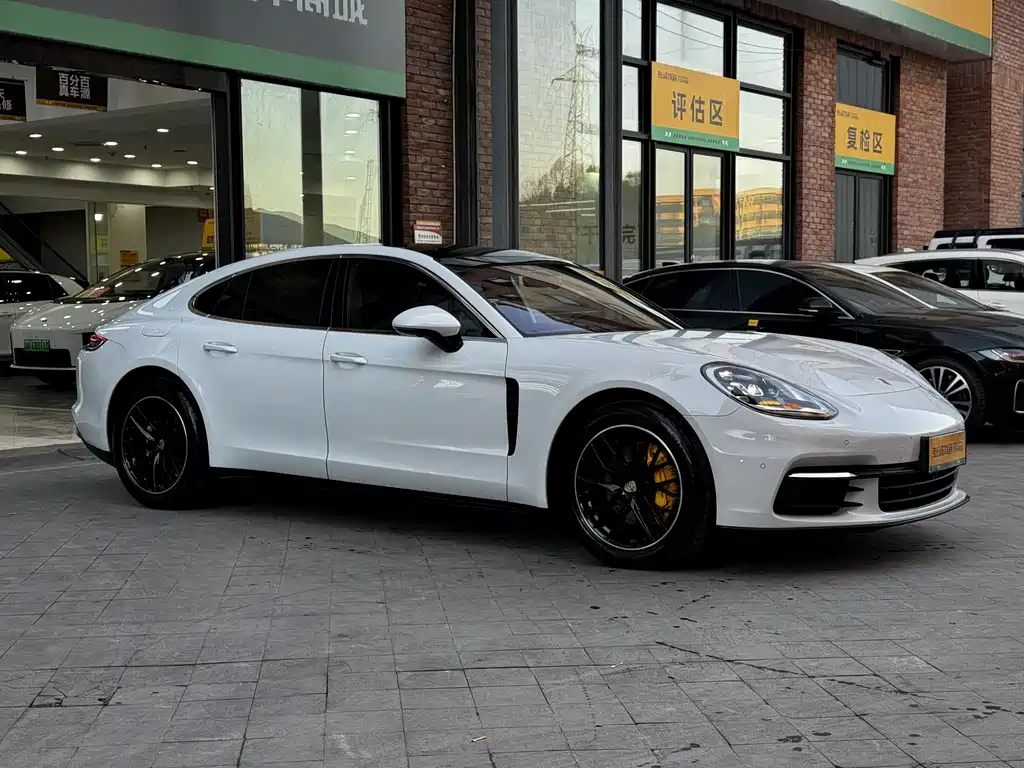 Porsche Panamera 2018 — фото 2
