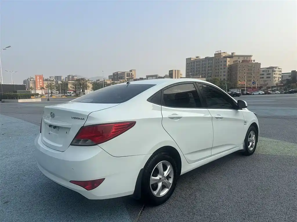 Hyundai Verna 2016 — фото 4