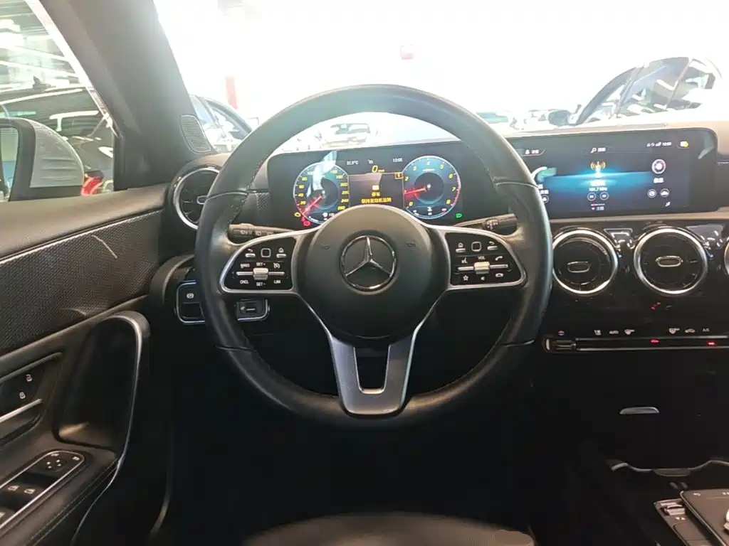 Mercedes-Benz A-Class 2021 — фото 11