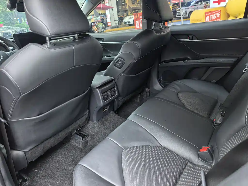 Toyota Camry 2022 — фото 12
