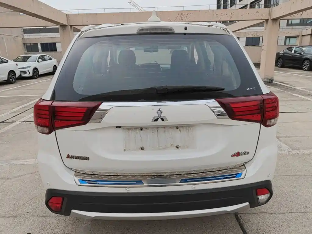 Mitsubishi Outlander 2017 — фото 6