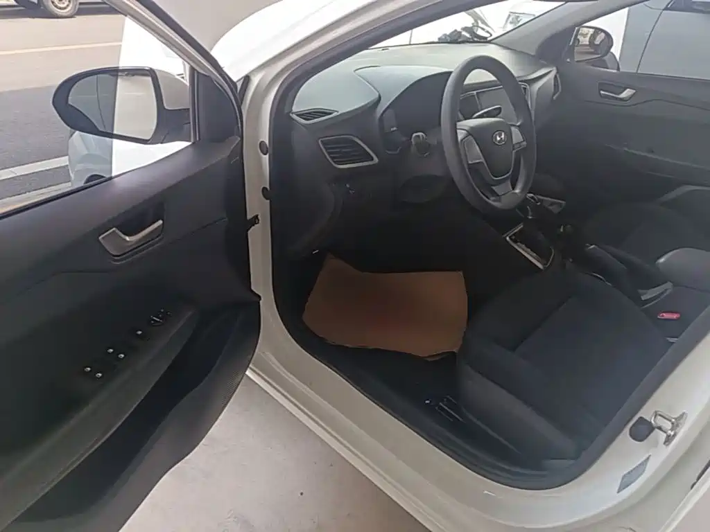 Hyundai Verna 2018 — фото 16