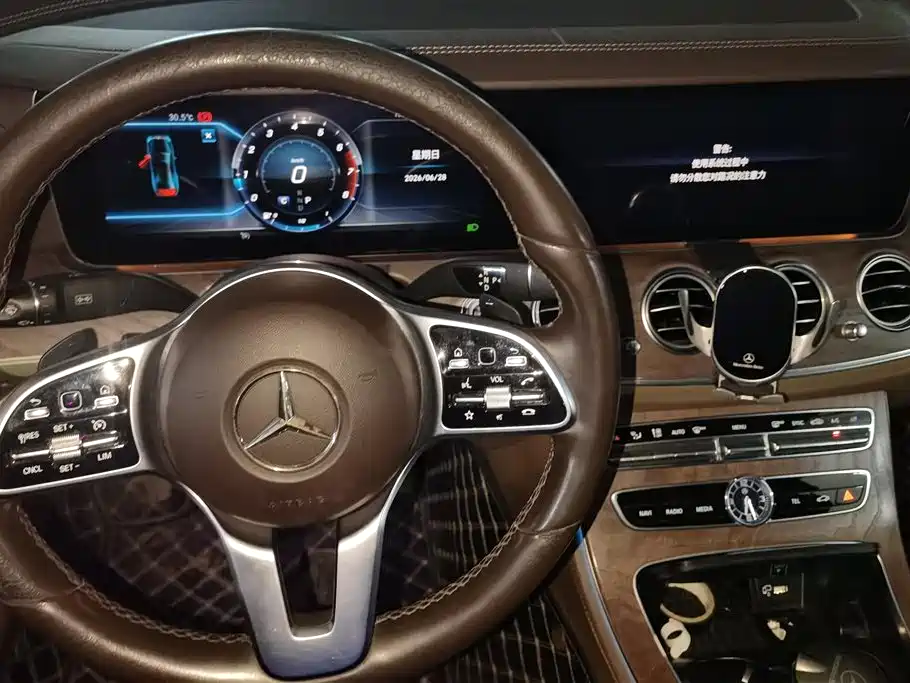Mercedes-Benz E-Class 2020 — фото 12