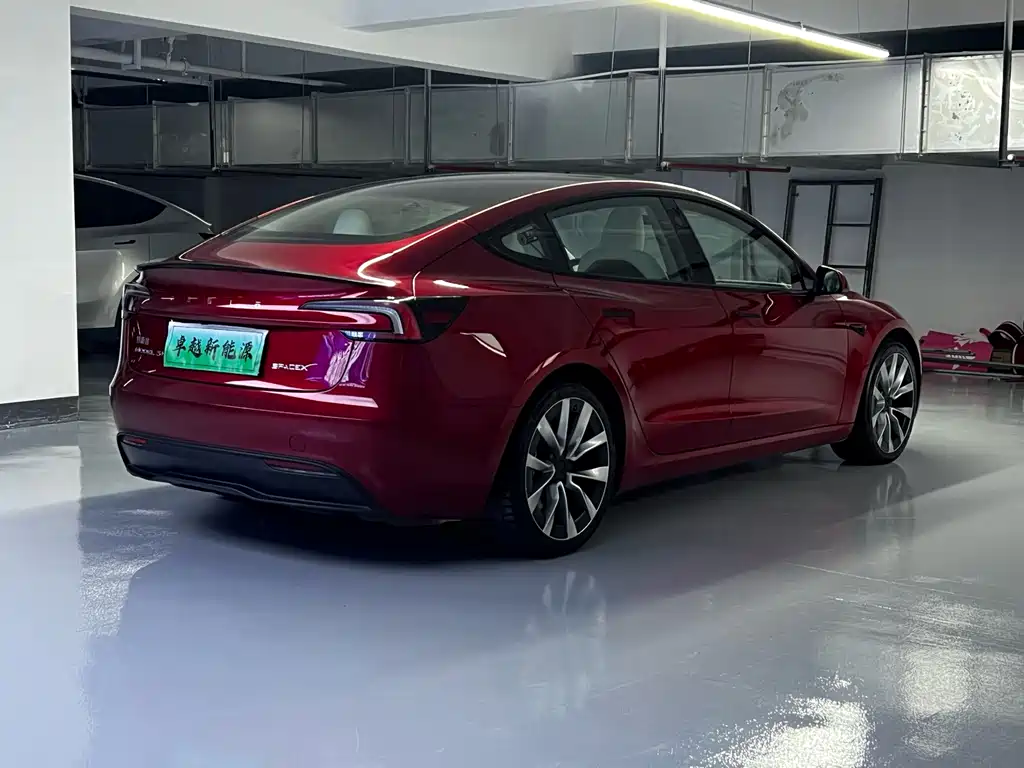 Tesla Model 3 2024 — фото 13