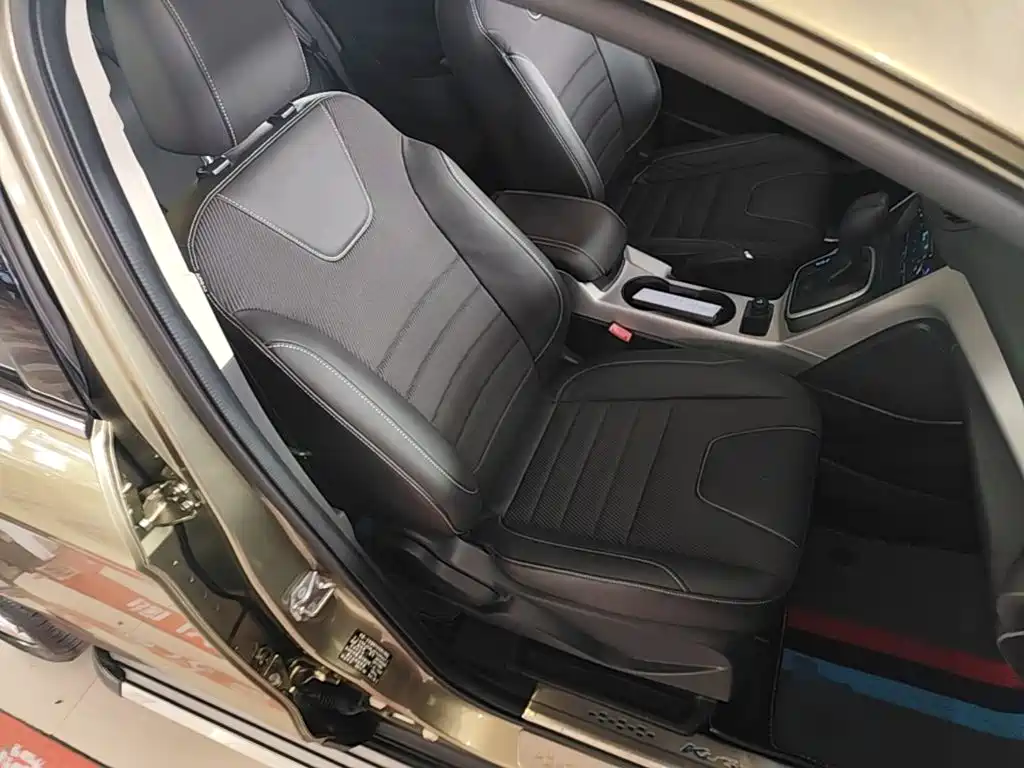 Ford Kuga 2015 — фото 25