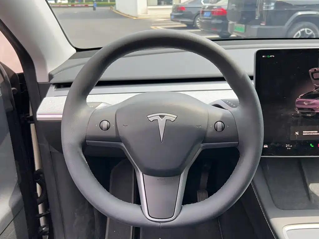 Tesla Model Y 2024 — фото 7
