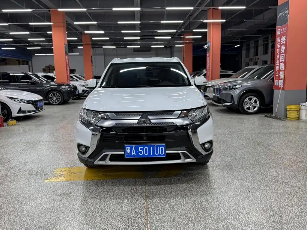 Mitsubishi Outlander 2020 — фото 9