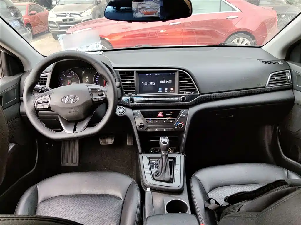 Hyundai Elantra 2019 — фото 10