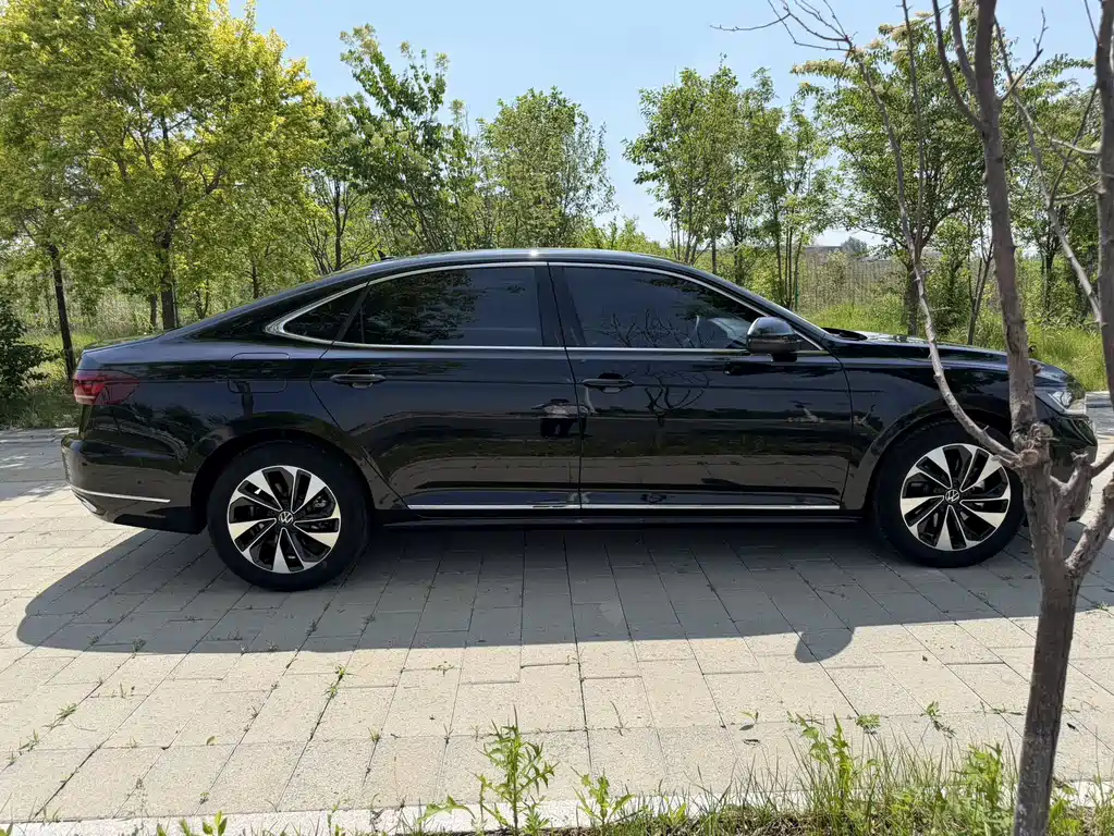 Volkswagen Passat 2023 — фото 11