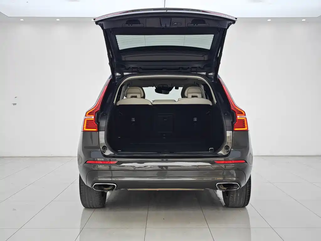 Volvo XC60 2018 — фото 20