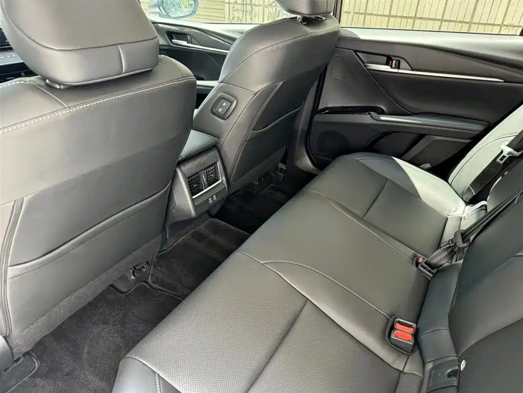 Toyota Camry 2025 — фото 12