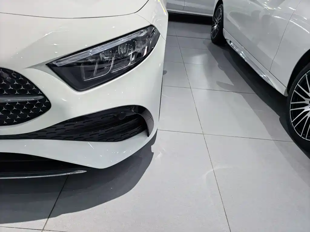 Mercedes-Benz A-Class 2024 — фото 3