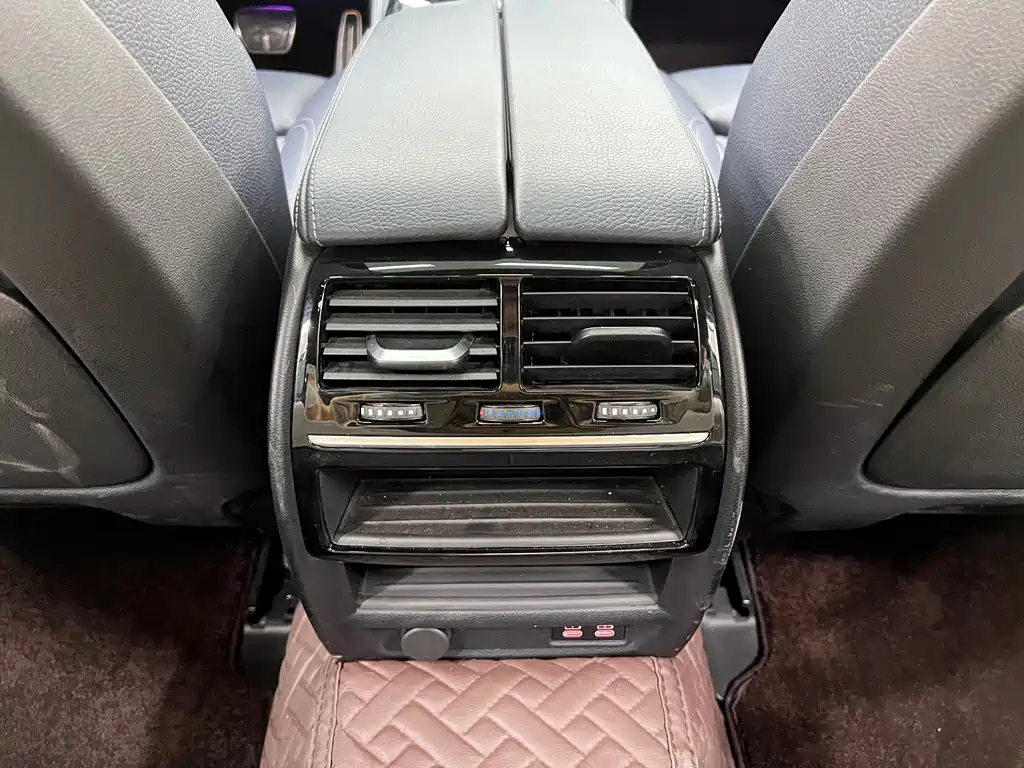 BMW 5 Series 2020 — фото 13