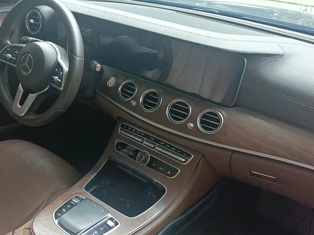 Mercedes-Benz E-Class 2019 — фото 12