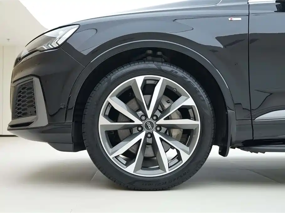 Audi Q7 2021 — фото 15