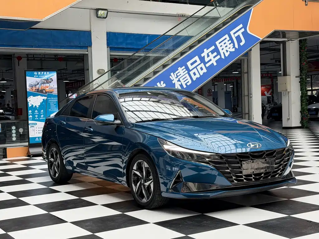 Hyundai Elantra 2023 — фото 3