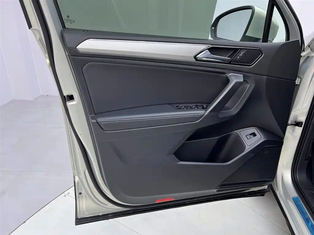 Volkswagen Tiguan L 2020 — фото 16