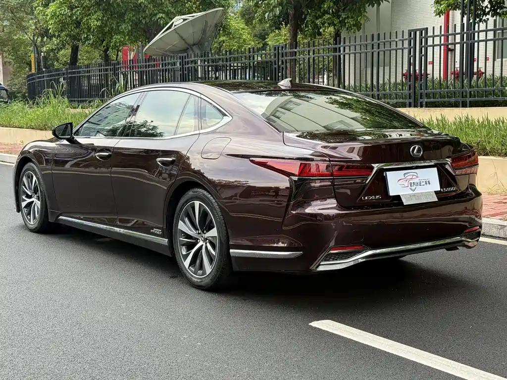 Lexus LS 2021