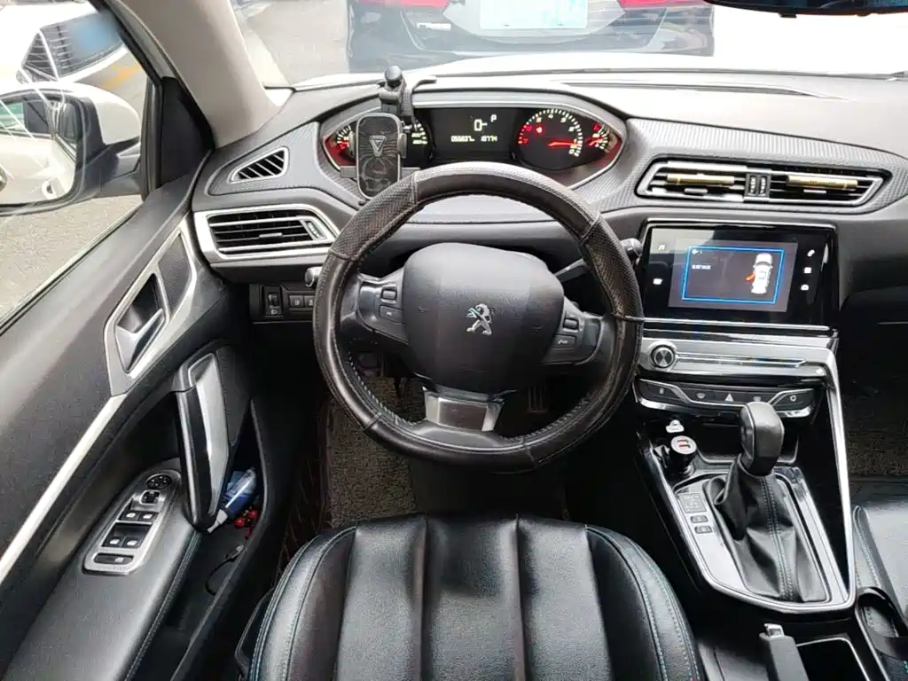 Peugeot 308 2019 — фото 11