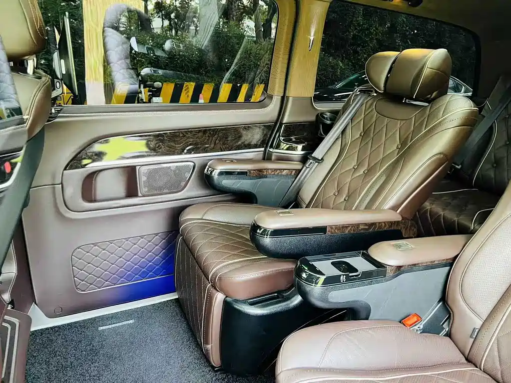 Mercedes-Benz V-Class 2020 — фото 10